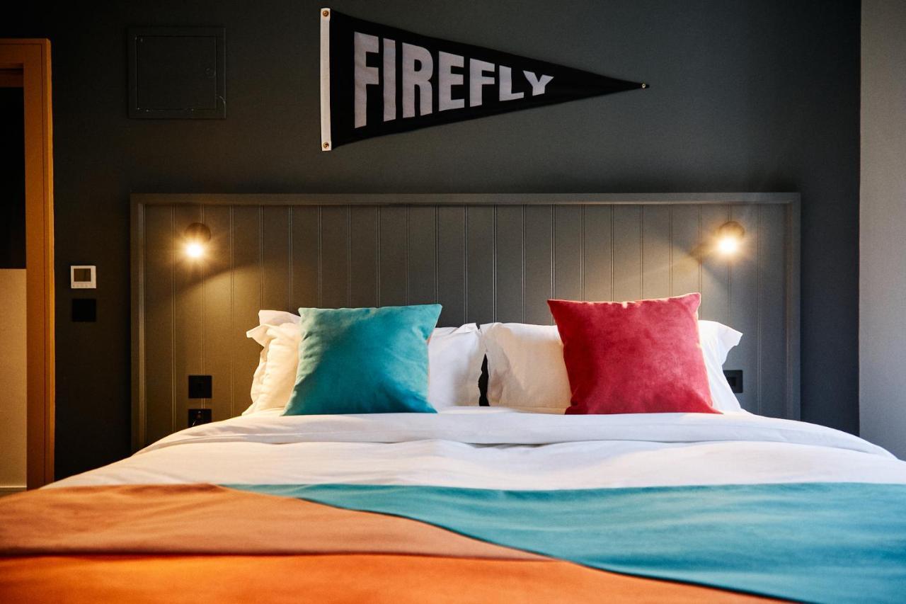 Firefly Hotel Bray Bagian luar foto