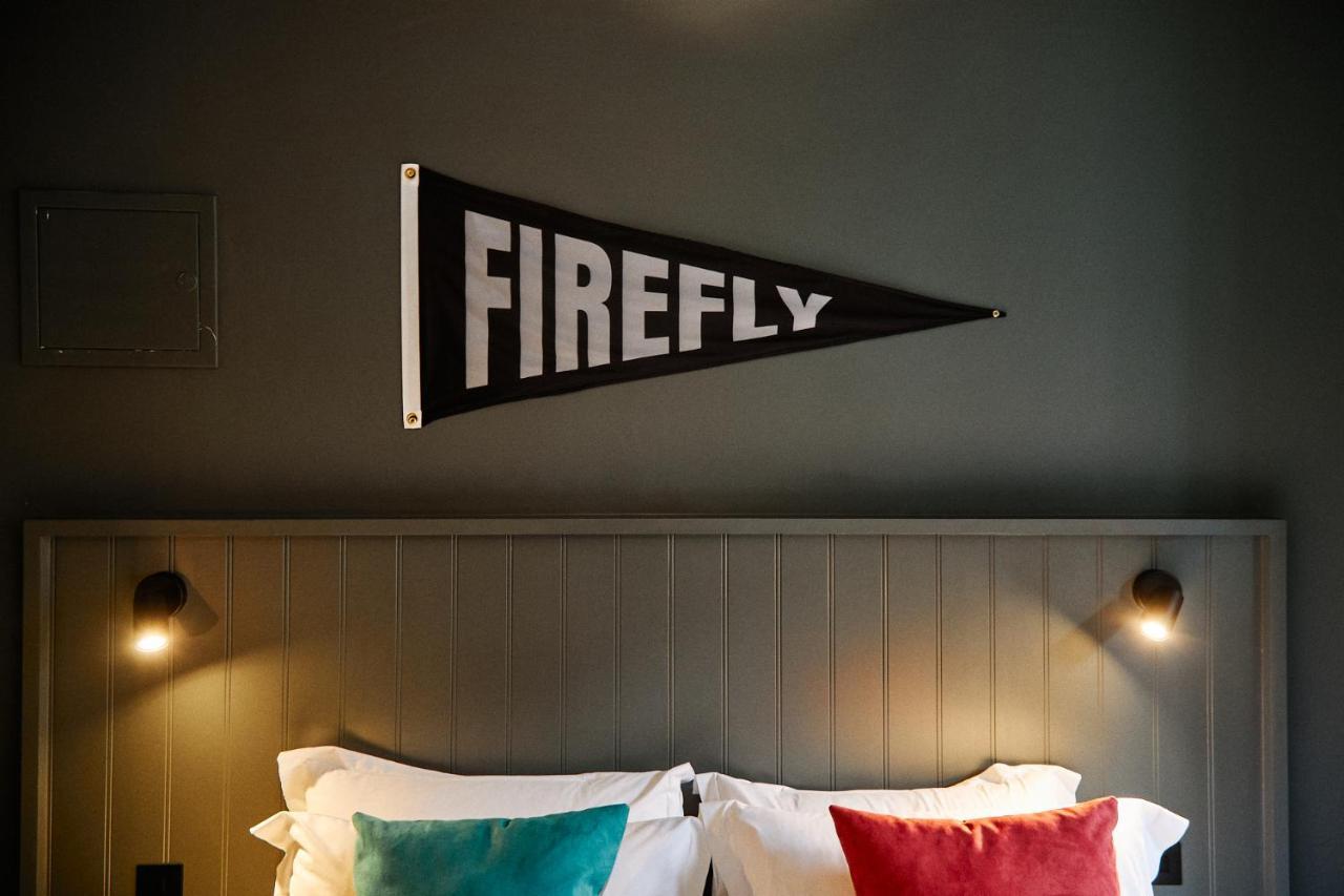 Firefly Hotel Bray Bagian luar foto