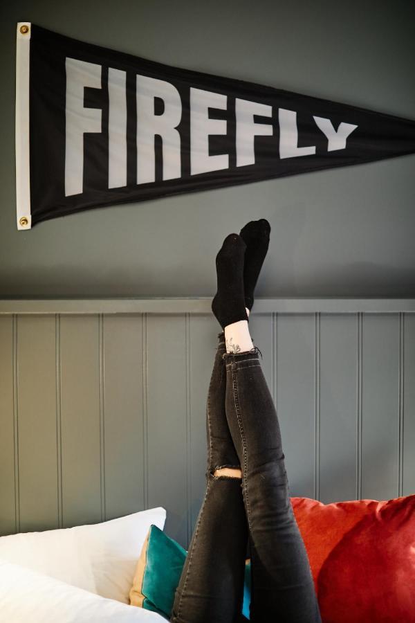 Firefly Hotel Bray Bagian luar foto